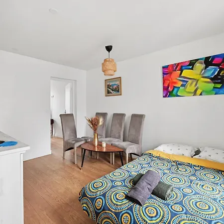 5 Persons Montparnasse